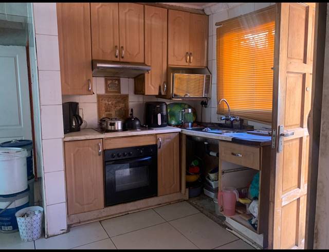 3 BEDROOM HOUSE FOR SALE IN LAKESIDE
